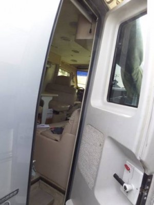 2001 Newmar Newaire Retractable Screen Before 4