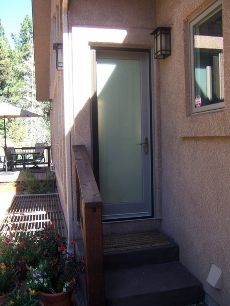 single-bronze-retractable-door-screen